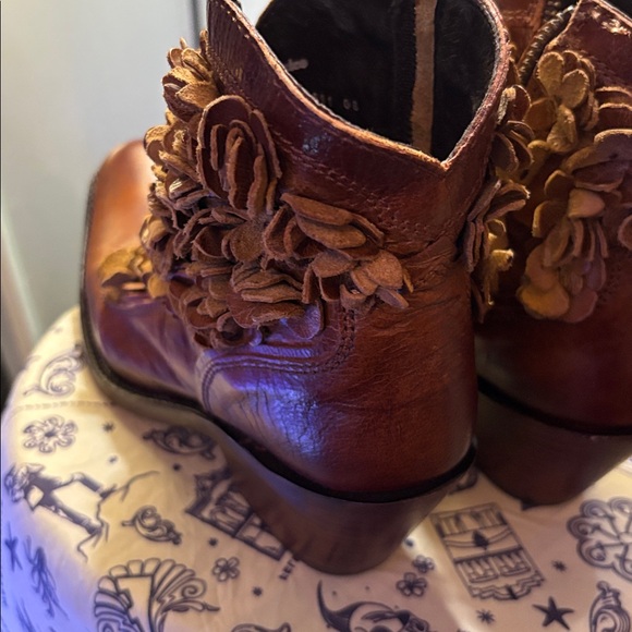 Artisan Floral Appliqué Leather Ankle Boots - Brown - Picture 2 of 4